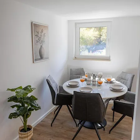 2 Schlafzimmer Mit Grosser Terrasse דירה *