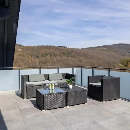 2 Schlafzimmer Mit Grosser Terrasse דירה *